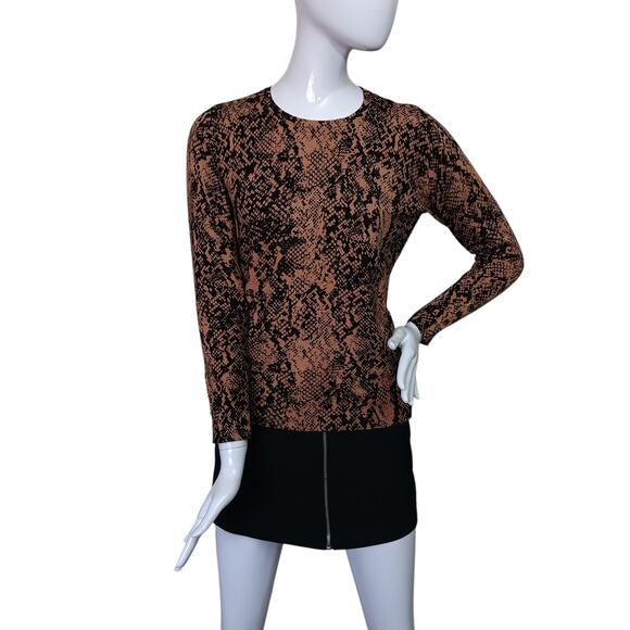 JM Collection Medium Petite Snake Print Top Long Sleeve Brown and Black Pullover - Picture 3 of 11